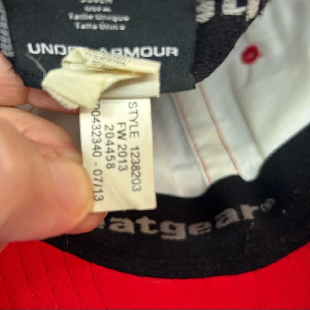 Under‎ Armour Hat Cap Youth Kids Boys S/M Flex Stretch Fitted Red Black Logo